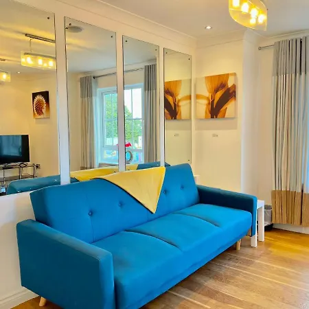 Coach House Free Parking Apartment
