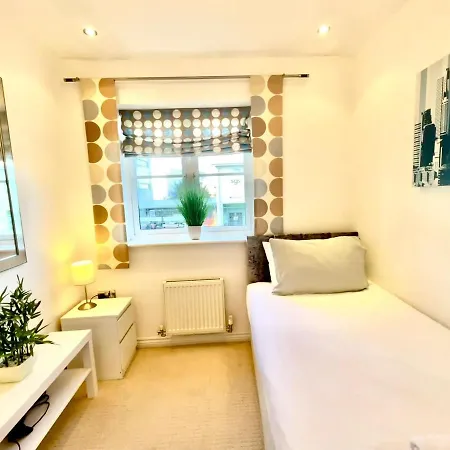 Coach House Free Parking Apartment *