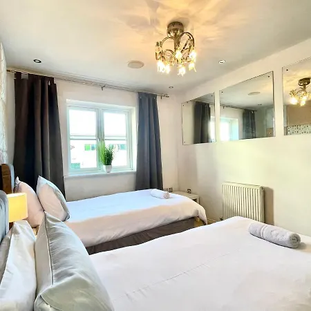 Coach House Free Parking Apartment