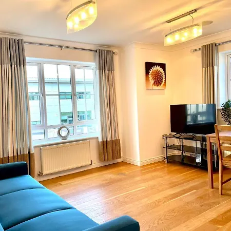 Coach House Free Parking Apartment