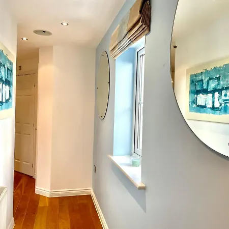 Coach House Free Parking Apartment
